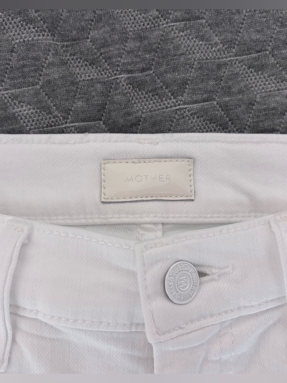 MOTHER The Weekender Fray White Mid Rise Flare Jeans Fairest Of Them All Size 28 - Picture 6 of 12